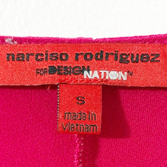 Narciso Rodriguez for DesigNation Long Sleeve Ruched Front V-Neck Knit Top Berry - Picture 6 of 8